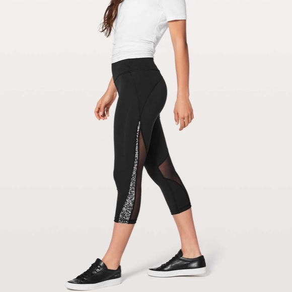 Lululemon Mix & Mesh Crop Leggings 21" Chirasu Black Size 6 Small - Picture 1 of 12